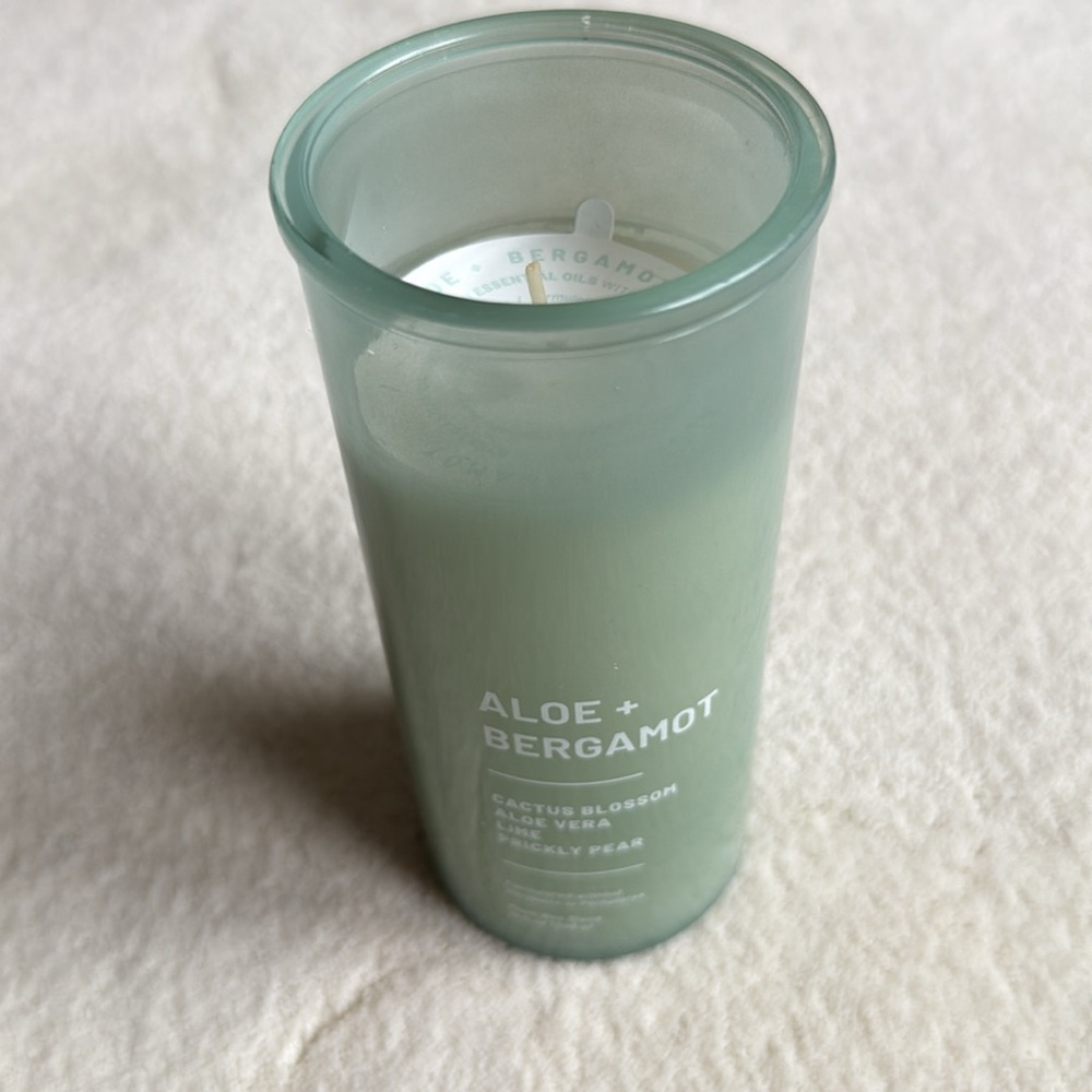 Aloe‎ + Bergamot  Candle - Green - Picture 4 of 15